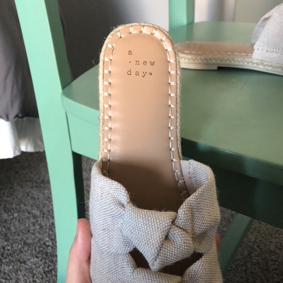 Size 8 1/2 women’s fashionable sandals. - Picture 6 of 8